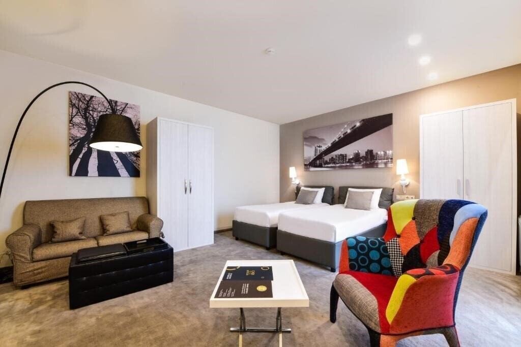 Фото Opera Suite 4*