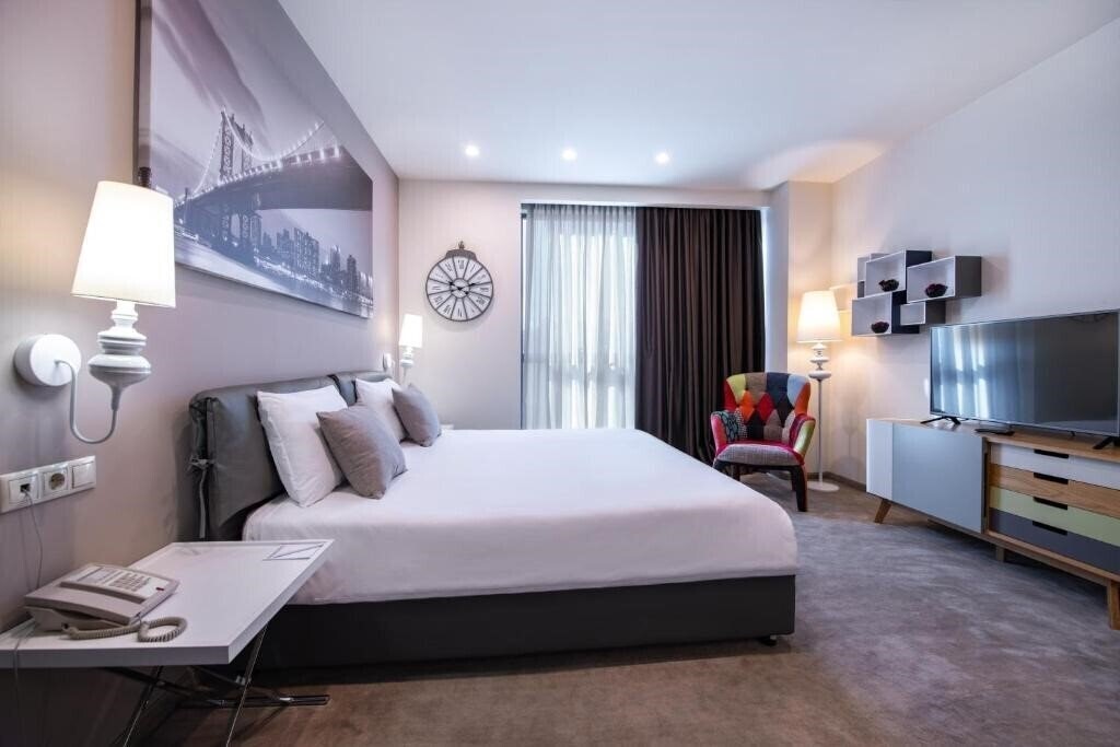 Картинка Opera Suite 4*