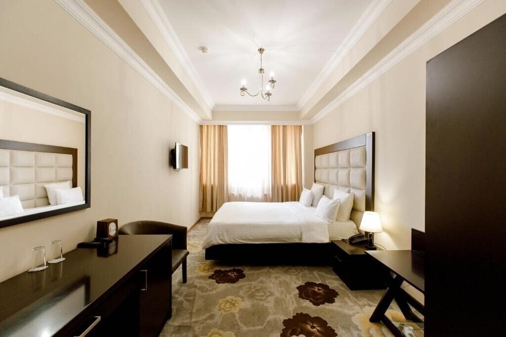 Фото 14th Floor Hotel 3*