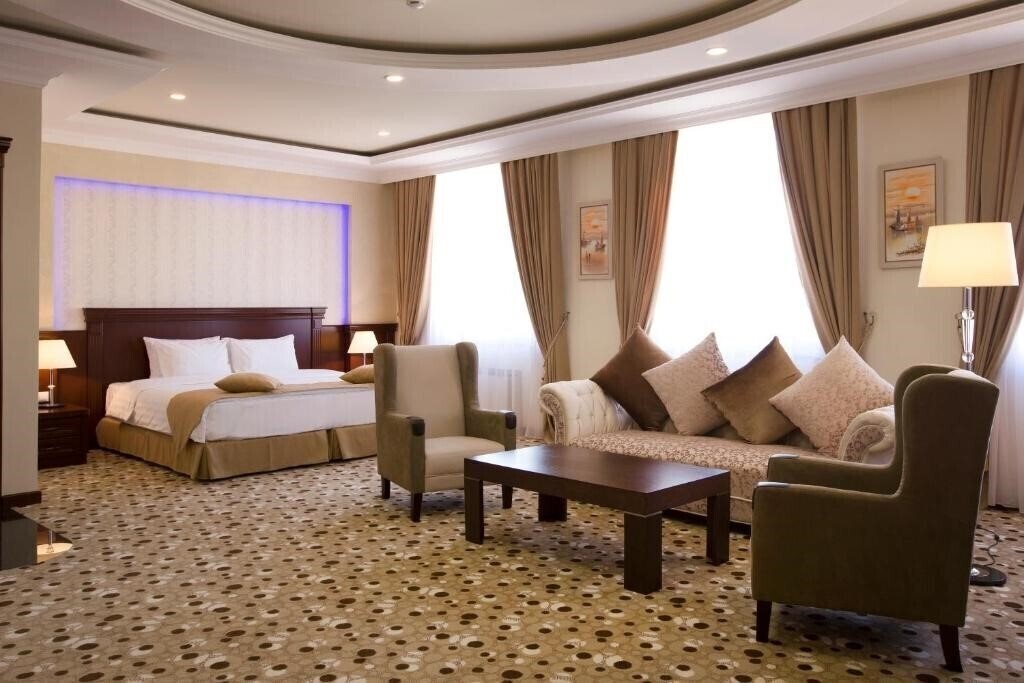 Отель Central 4*