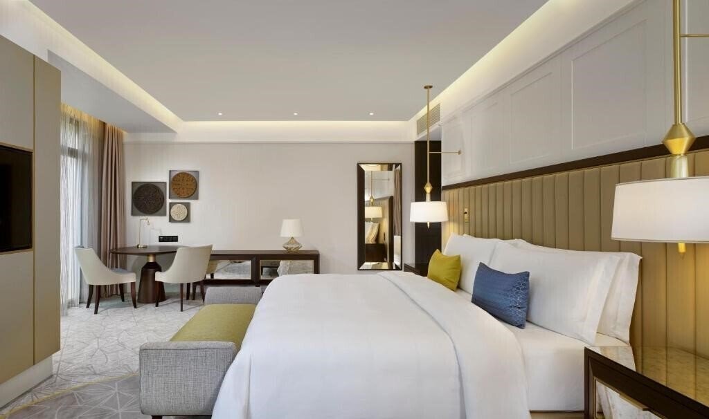 Фото The Alexander, A Luxury Collection Hotel 5*