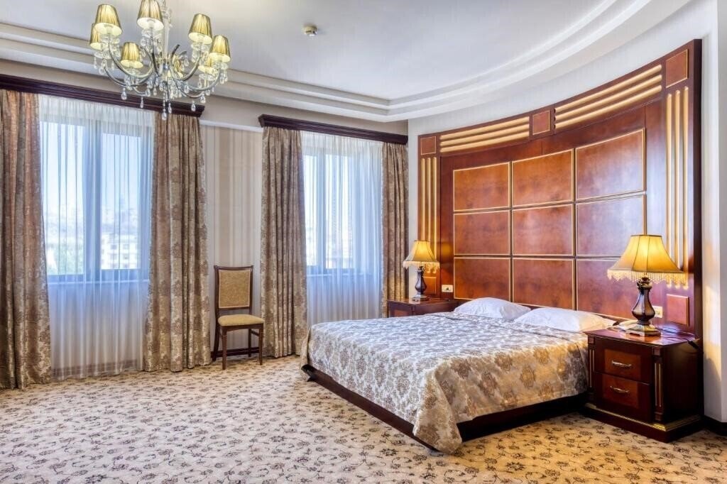 Готель Forum Hotel 4*