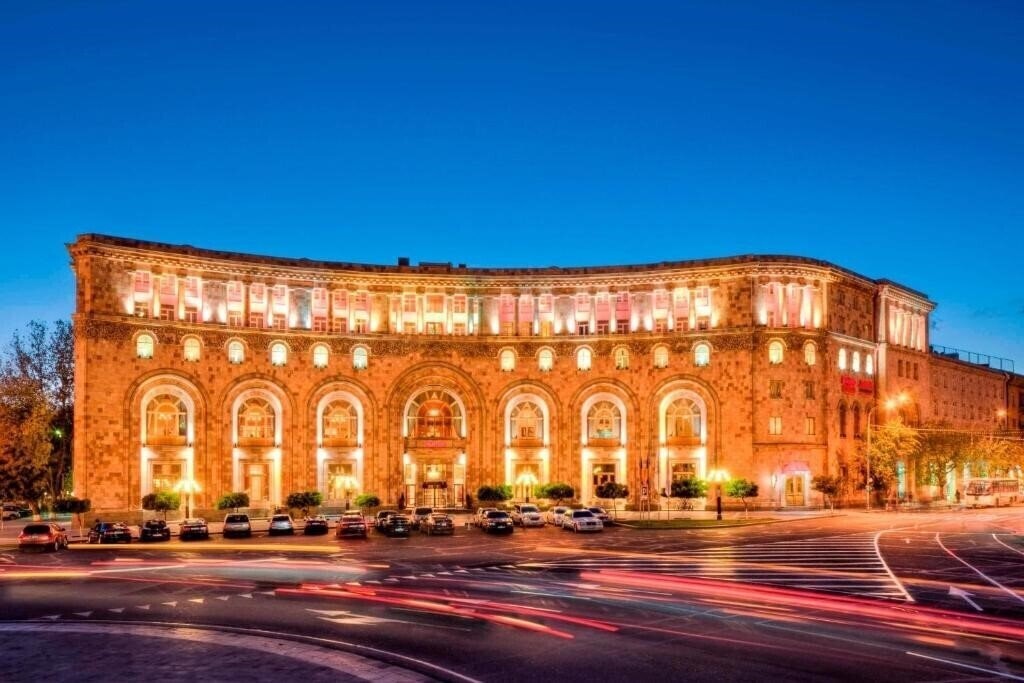 Отель Marriott Armenia Yerevan 5*