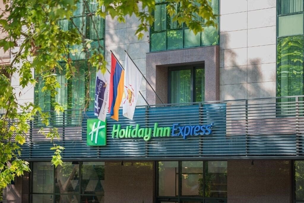Готель Holiday Inn Express 3*