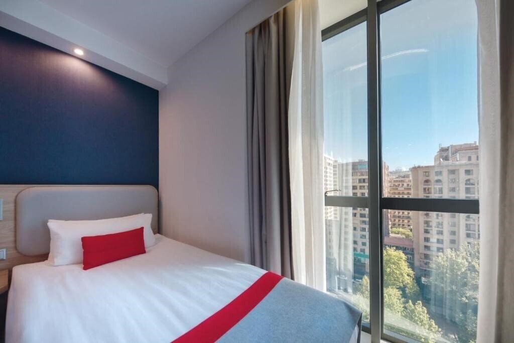 Фотографія Holiday Inn Express 3*