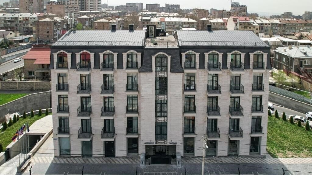 Готель Dynasty Hotel 4*