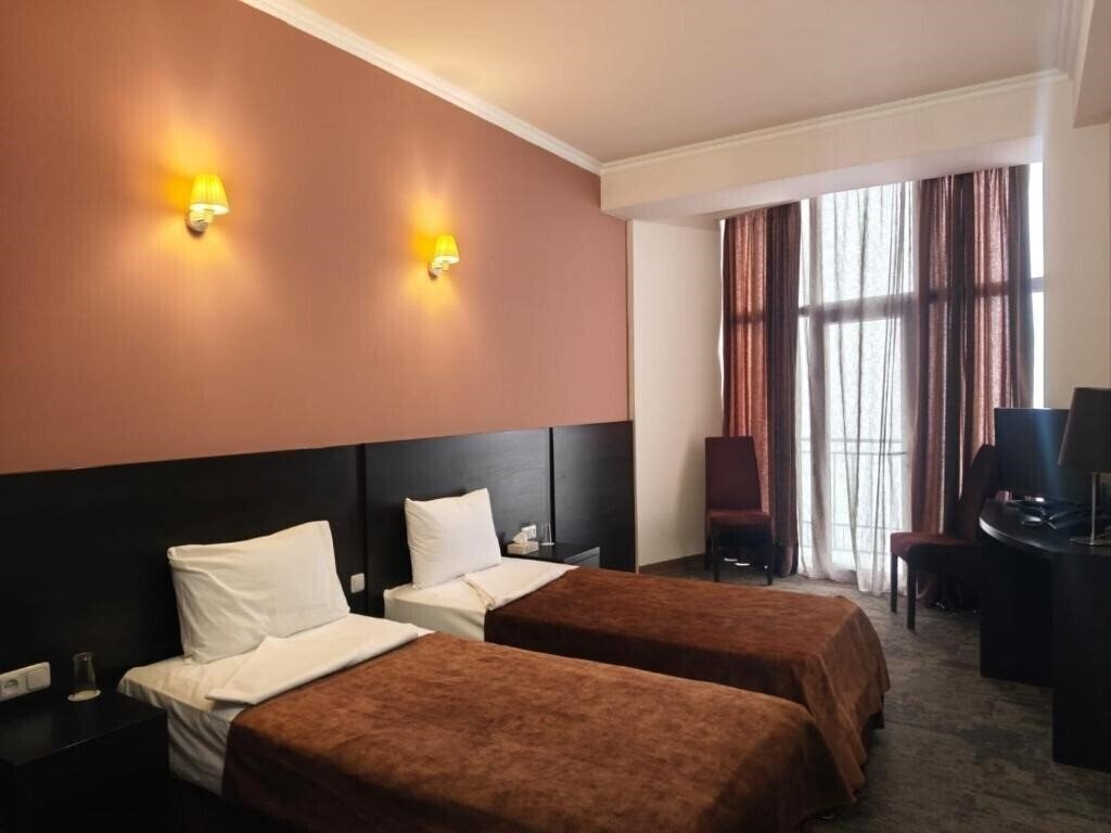 Фото C Hotel Yerevan 4*