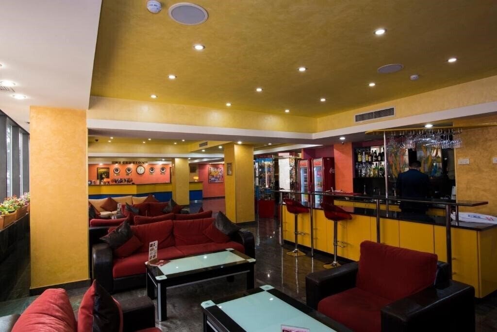Фотографія Erebuni Hotel 3*