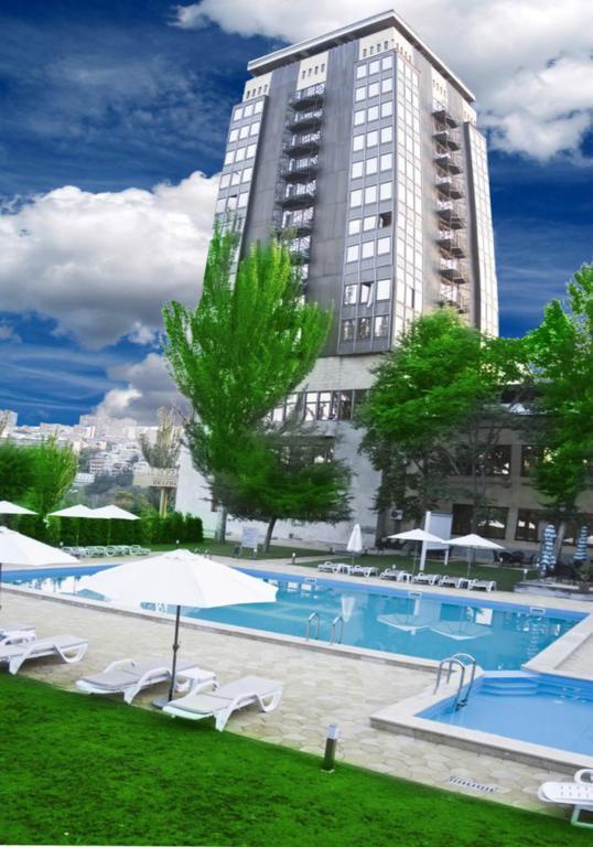 Фото Hrazdan Hotel 3*