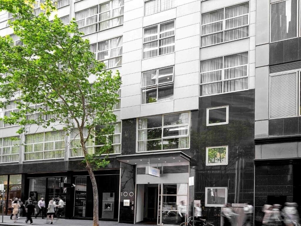 Готель Mantra 100 Exhibition 4*