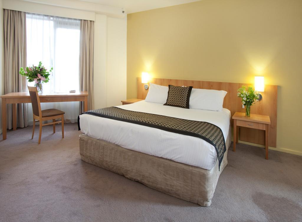 Готель Mercure North Melbourne 4*