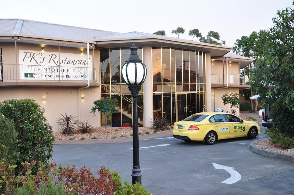 Готель Quality Hotel Melbourne Airport 3*
