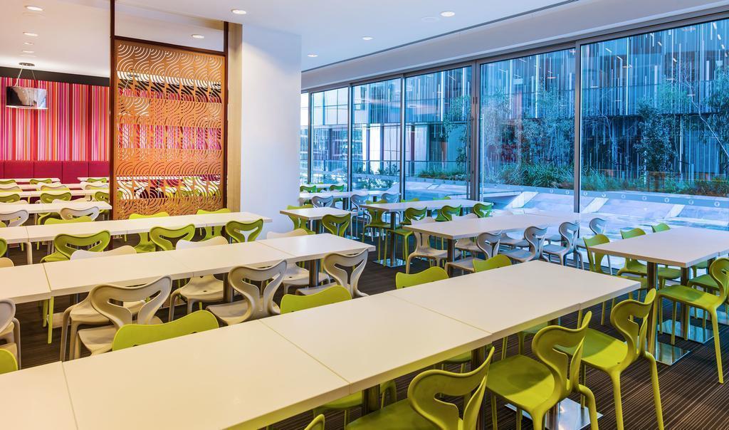 Фотографія Travelodge Docklands 4*