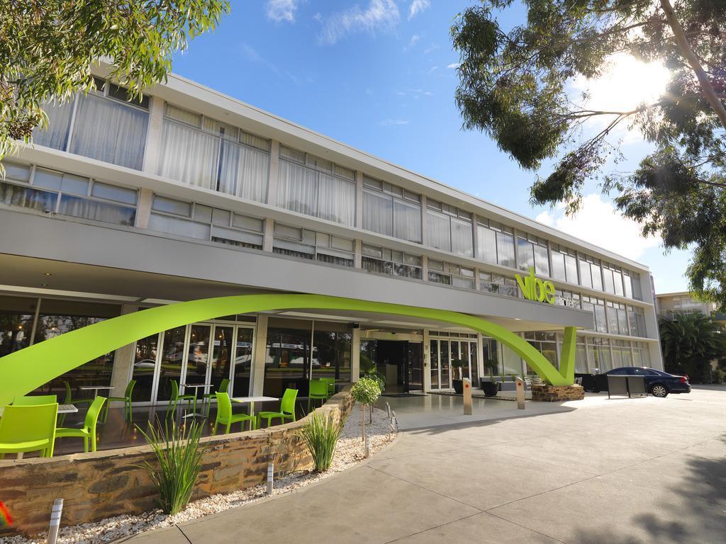 Отель Vibe Carlton 4*