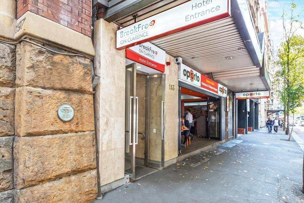 Отель Breakfree On Clarence 3*