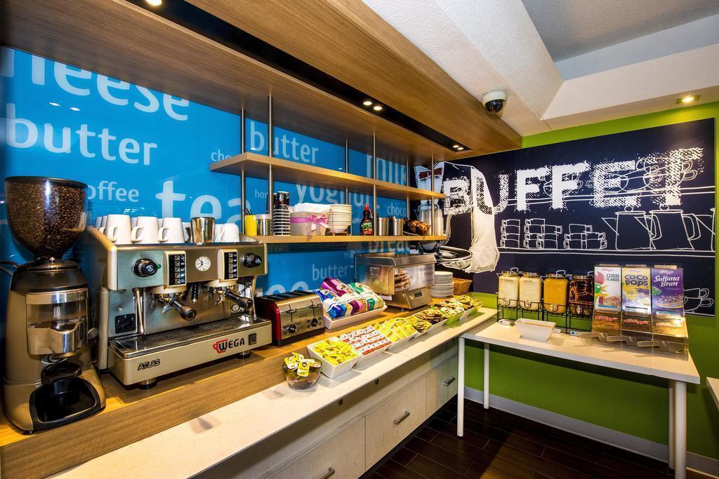 Готель Ibis Budget St Peters 2*