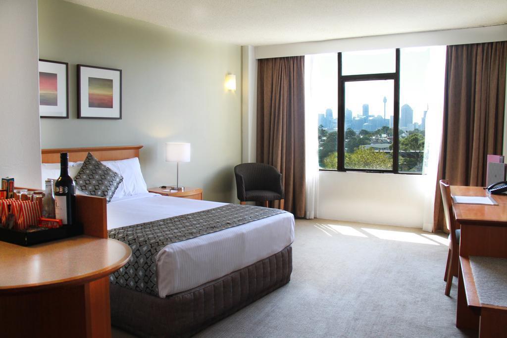 Готель Rydges Camperdown 3*