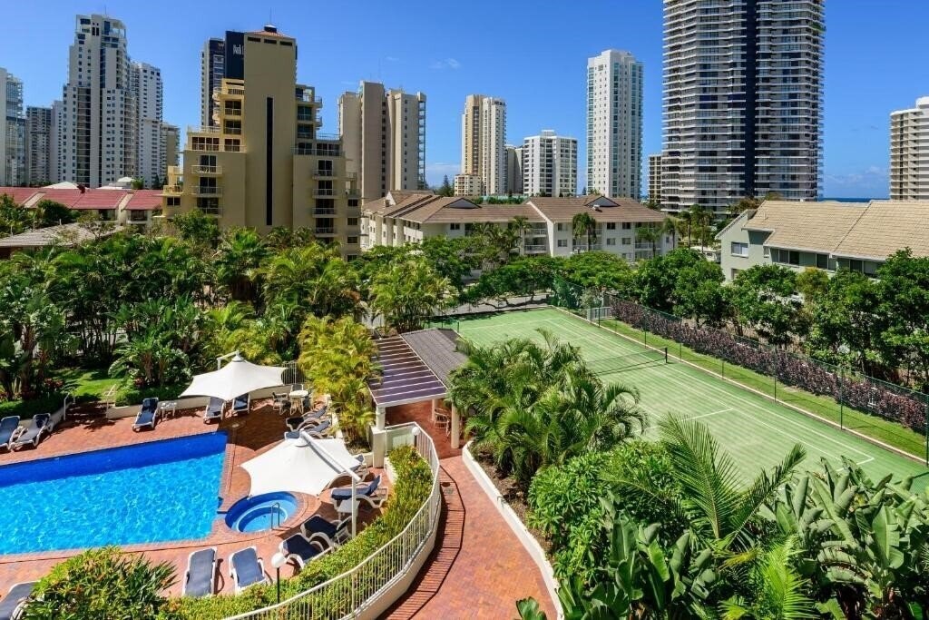 Фото The Crest Hotel 3*