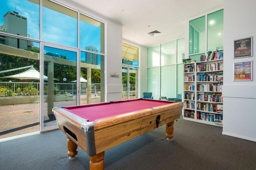 Картинка The Crest Hotel 3*