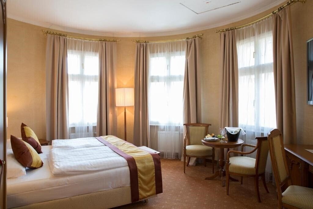 Фотографія Hotel Sacher Baden 4*