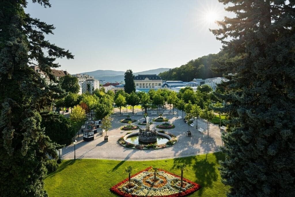 Фотографія At The Park 4*