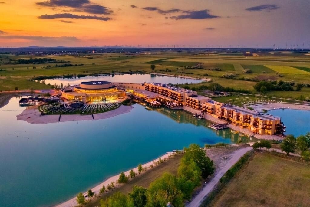 Готель St. Martins Therme & Lodge 4*