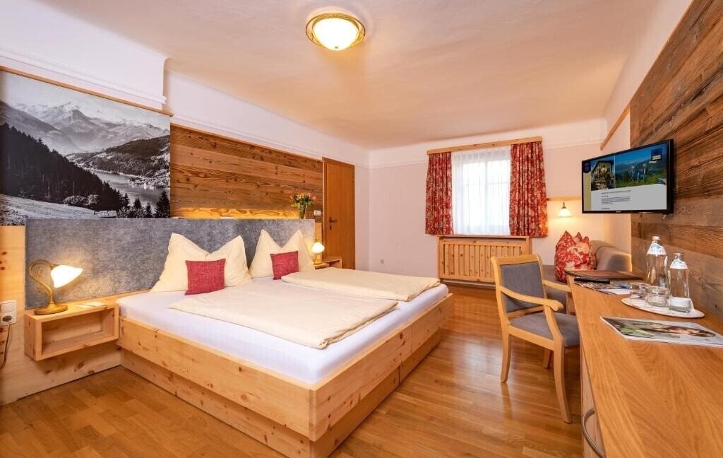 Отель Hotel Lebzelter 3*