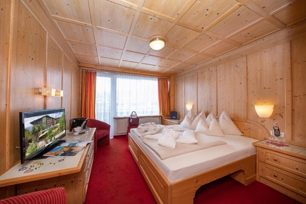 Отель Latini 4*