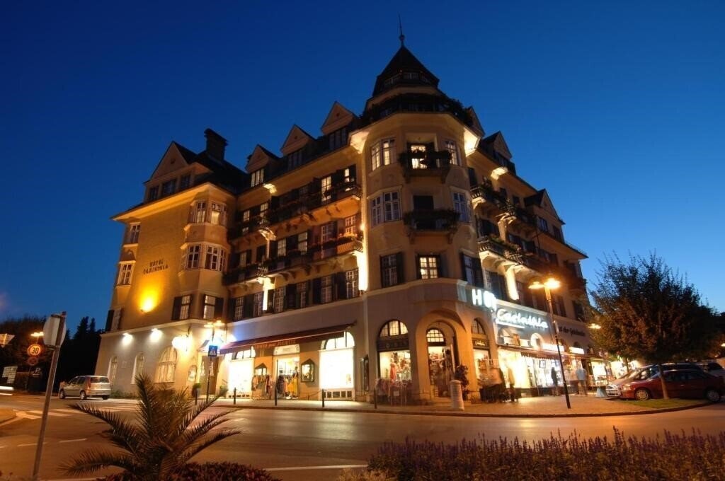 Готель Carinthia 4*