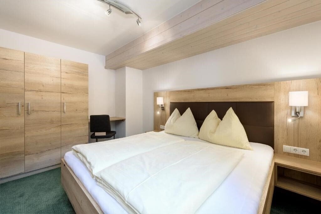 Фото Appartements Haus Austria Apt 1*