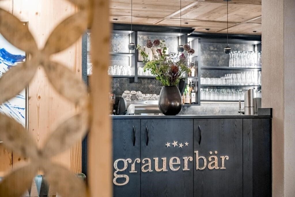Картинка Grauer Bar 4*