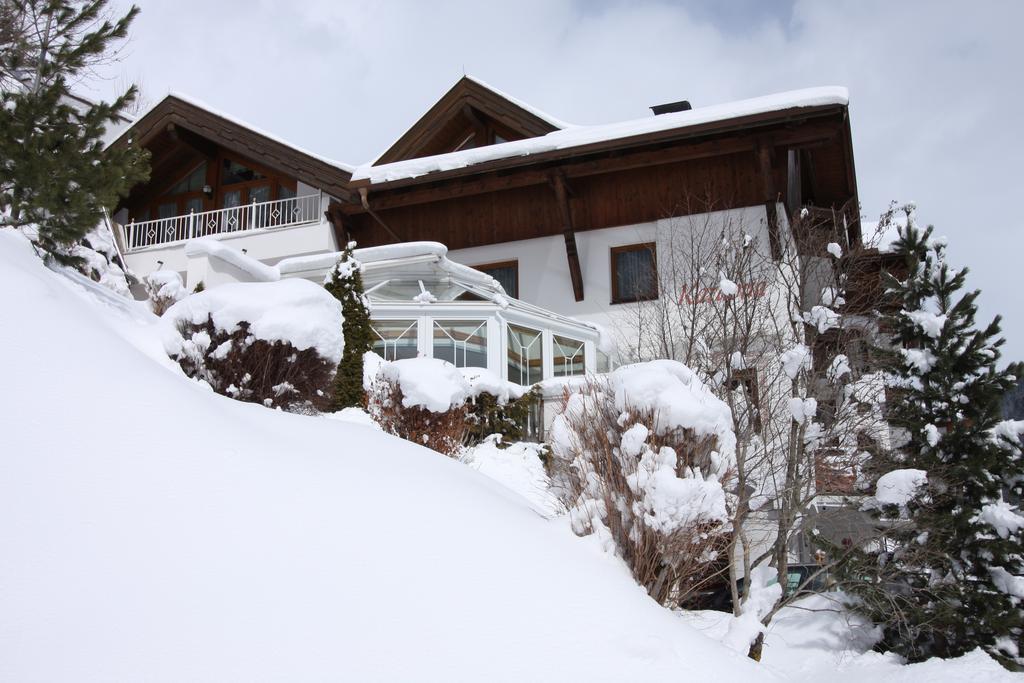 Отель Kardona 3*