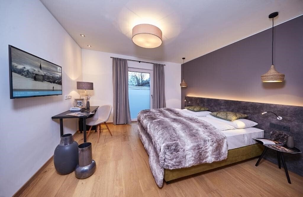 Фото Two Timez Hotel 4*