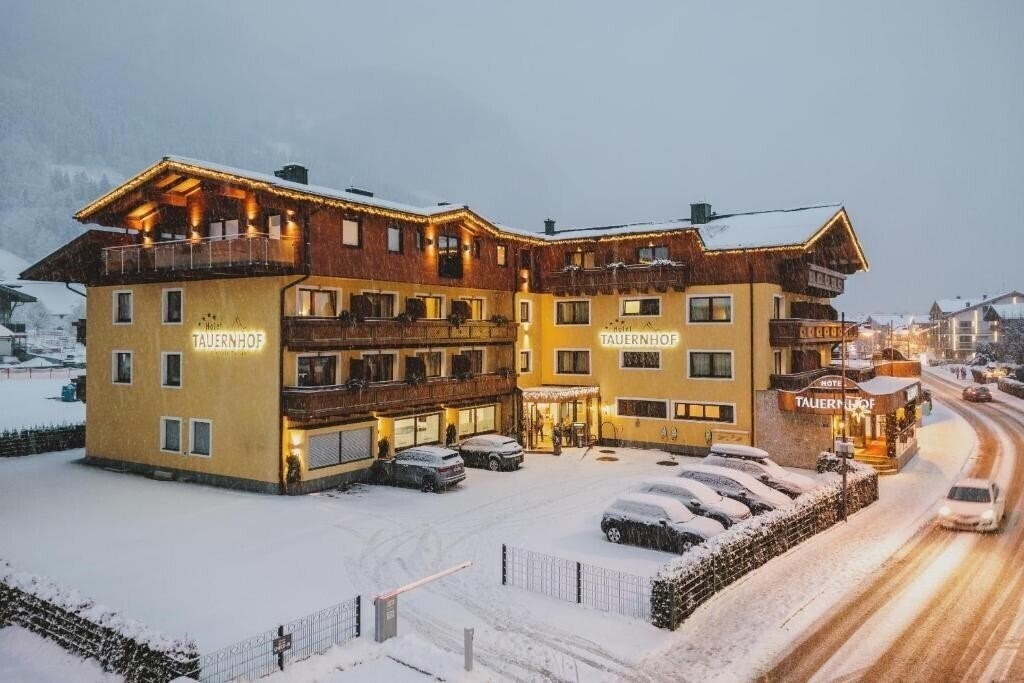 Отель Tauernhof 4*