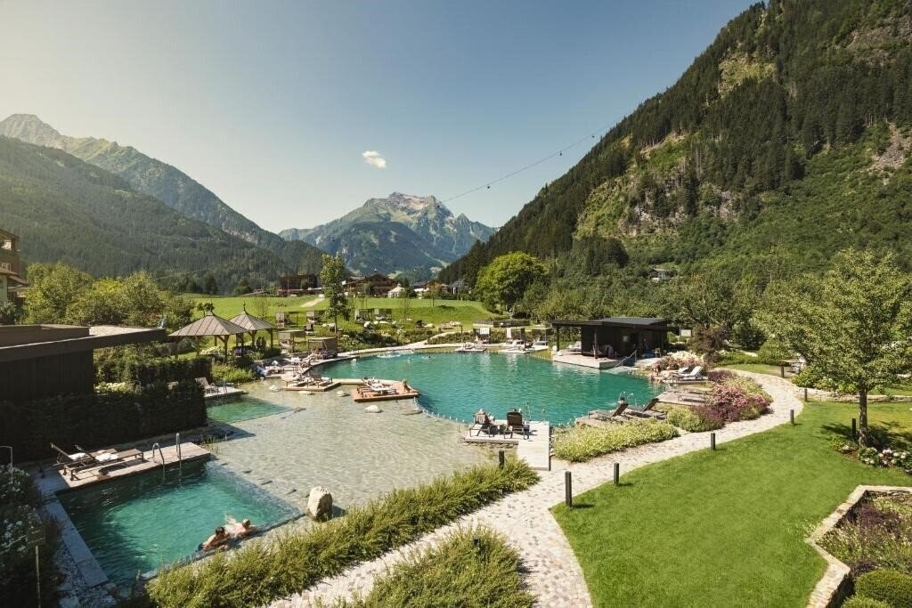 Отель Alpendomizil Neuhaus Mayrhofen 4*