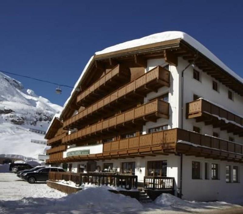 Отель Hotel Valluga3 3*