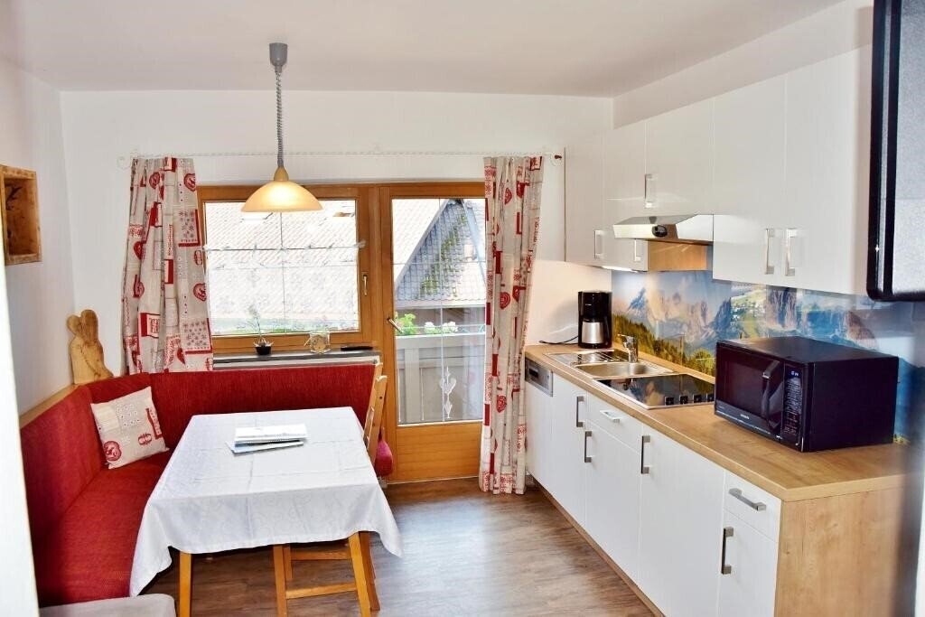 Отель Astoria Apartments 4*