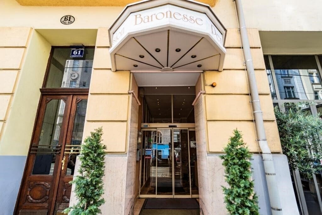 Отель Baronesse Hotel 4*