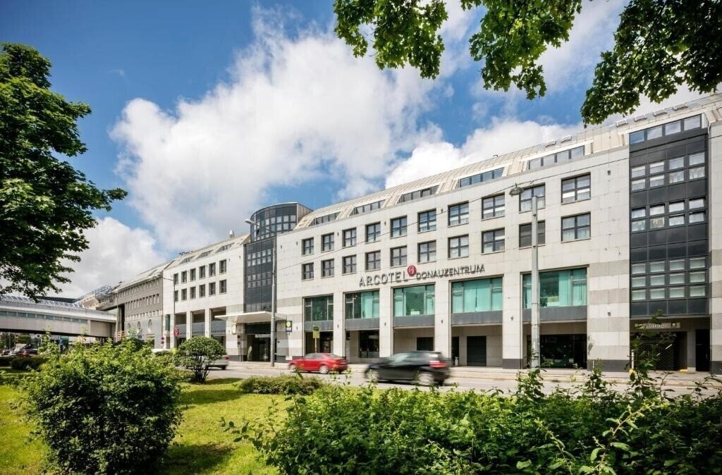 Готель Arcotel Donauzentrum Wien 4*