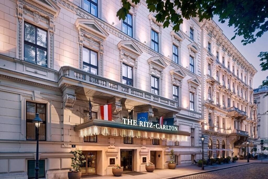 Готель Ritz Carlton 5*