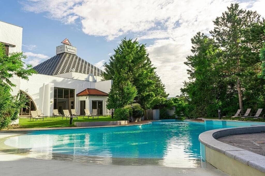 Отель Austria Trend Eventhotel Pyramide 4*