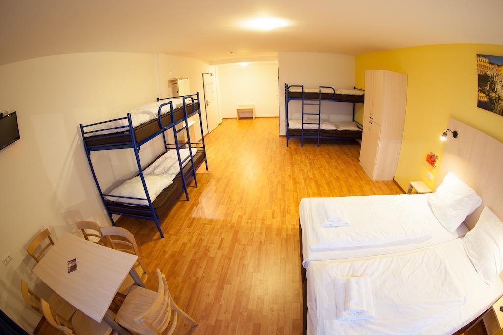 Фото A&O Wien Hauptbahnhof 2*