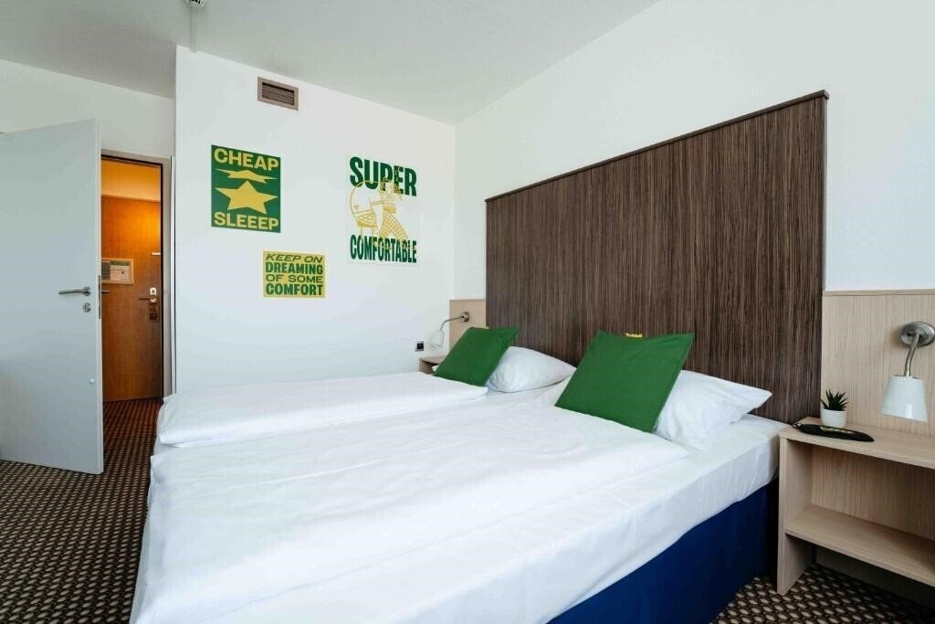 Отель Sleeep Hotel Vosendorf 4*