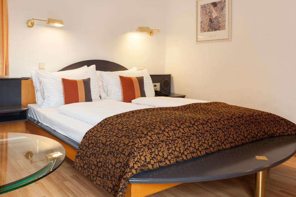 Готель Nestroy Wien 4*