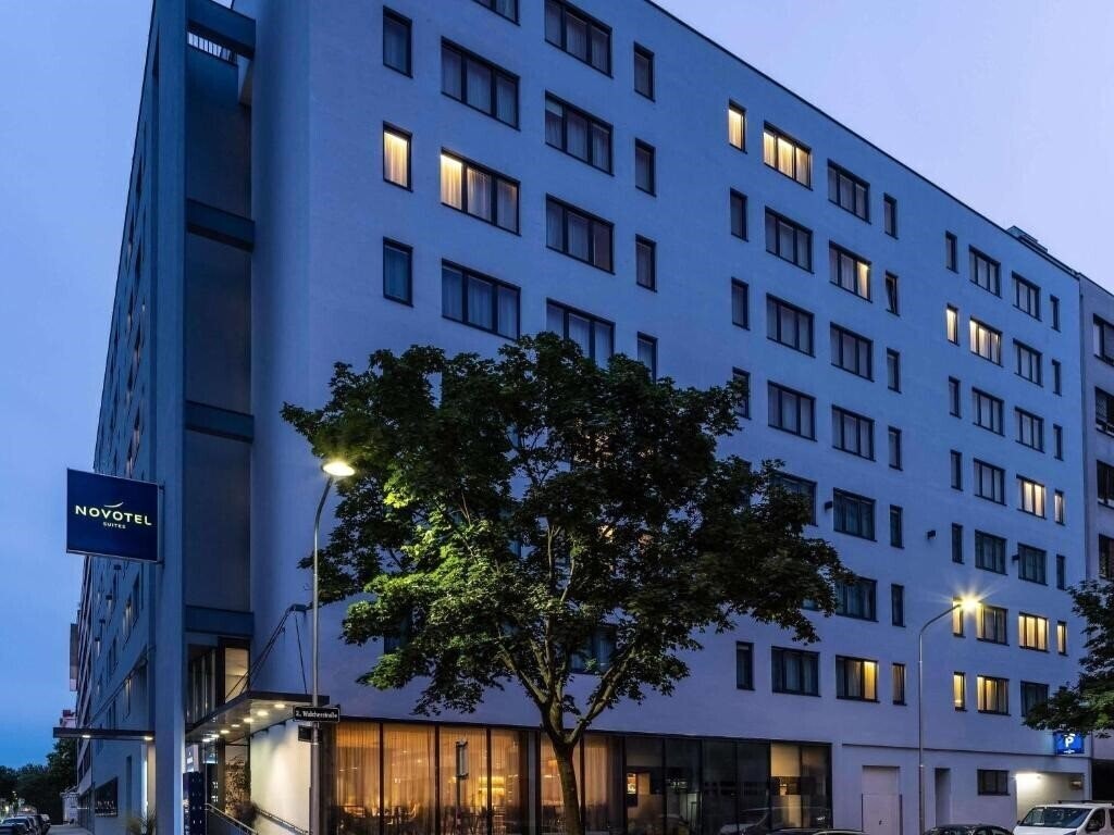 Отель Novotel Suites Wien City Donau 4*