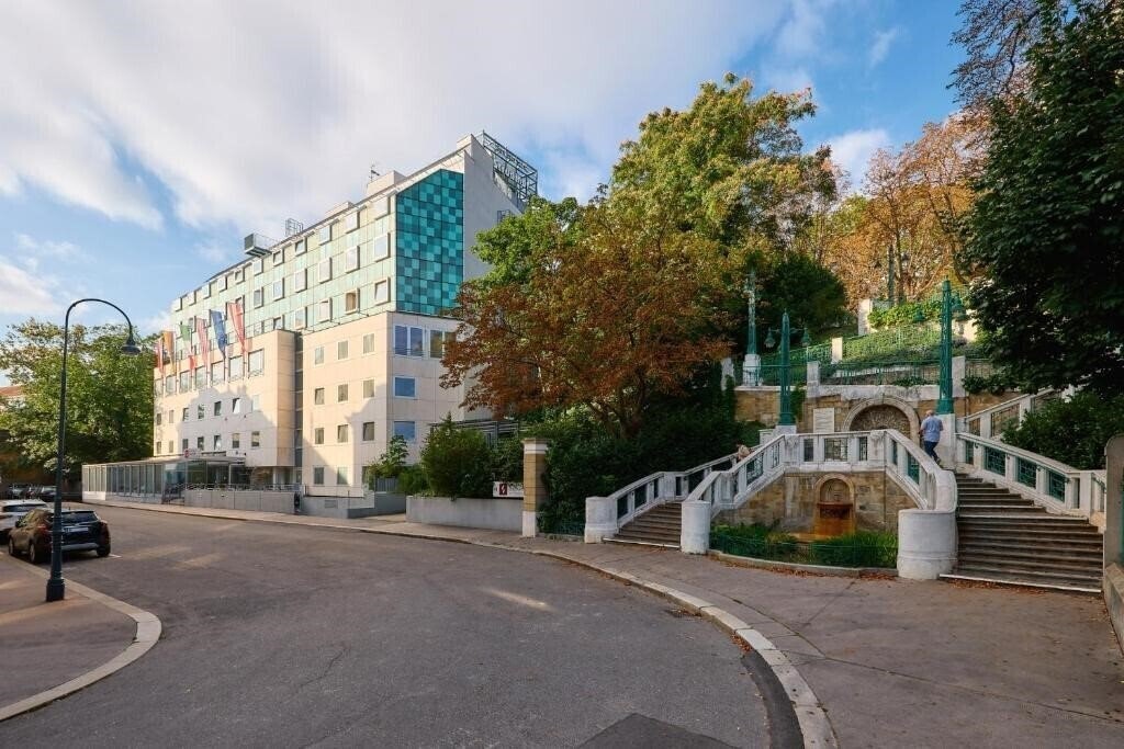Отель Strudlhof 4*