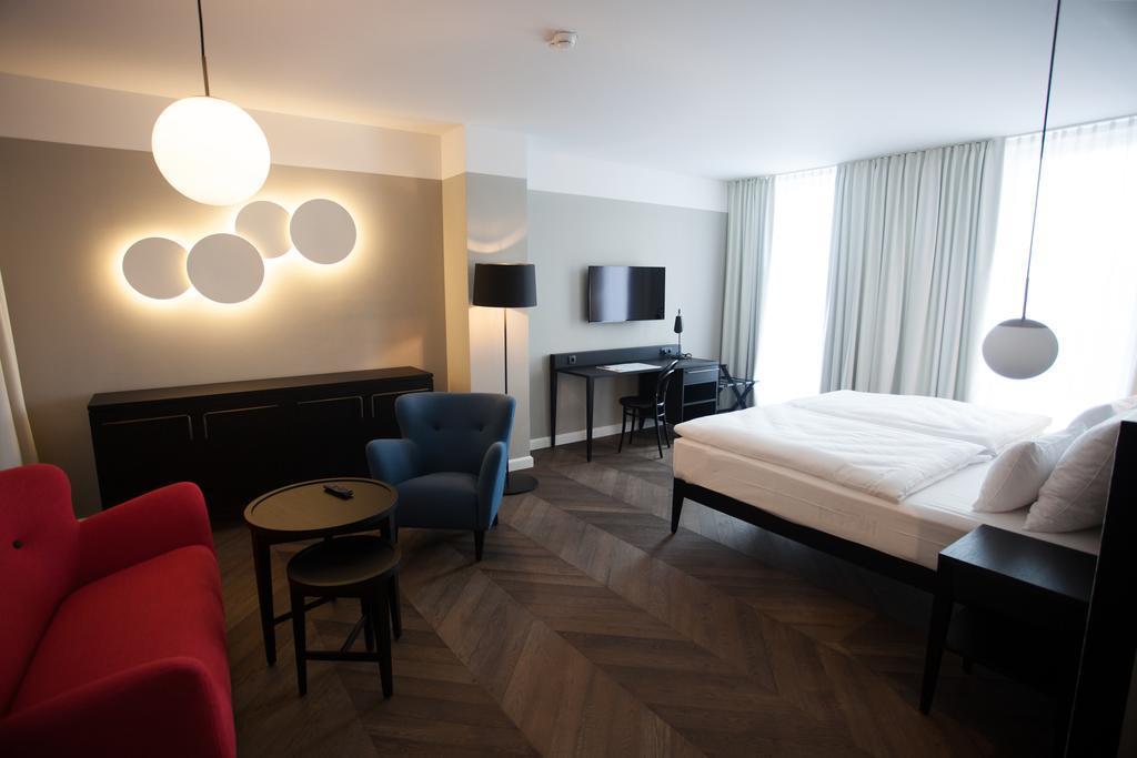 Отель Caroline 3*