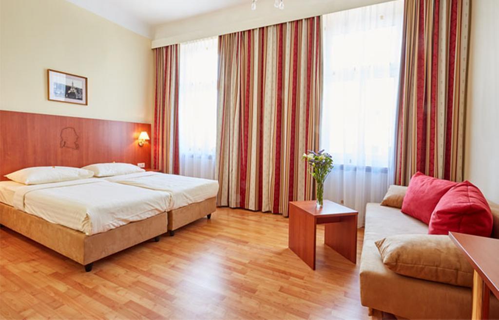 Готель Hotel Mozart 3*