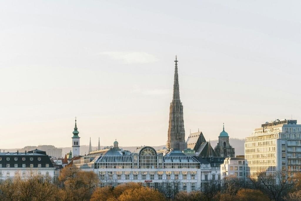 Готель Vienna Mariott Hotel 5*