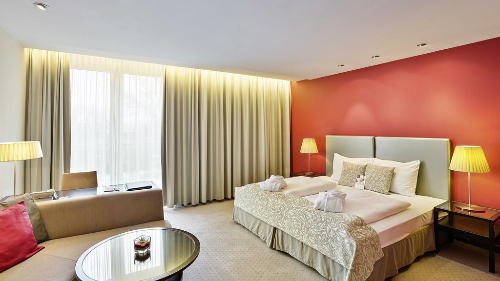 Готель Austria Trend Hotel Savoyen 4*